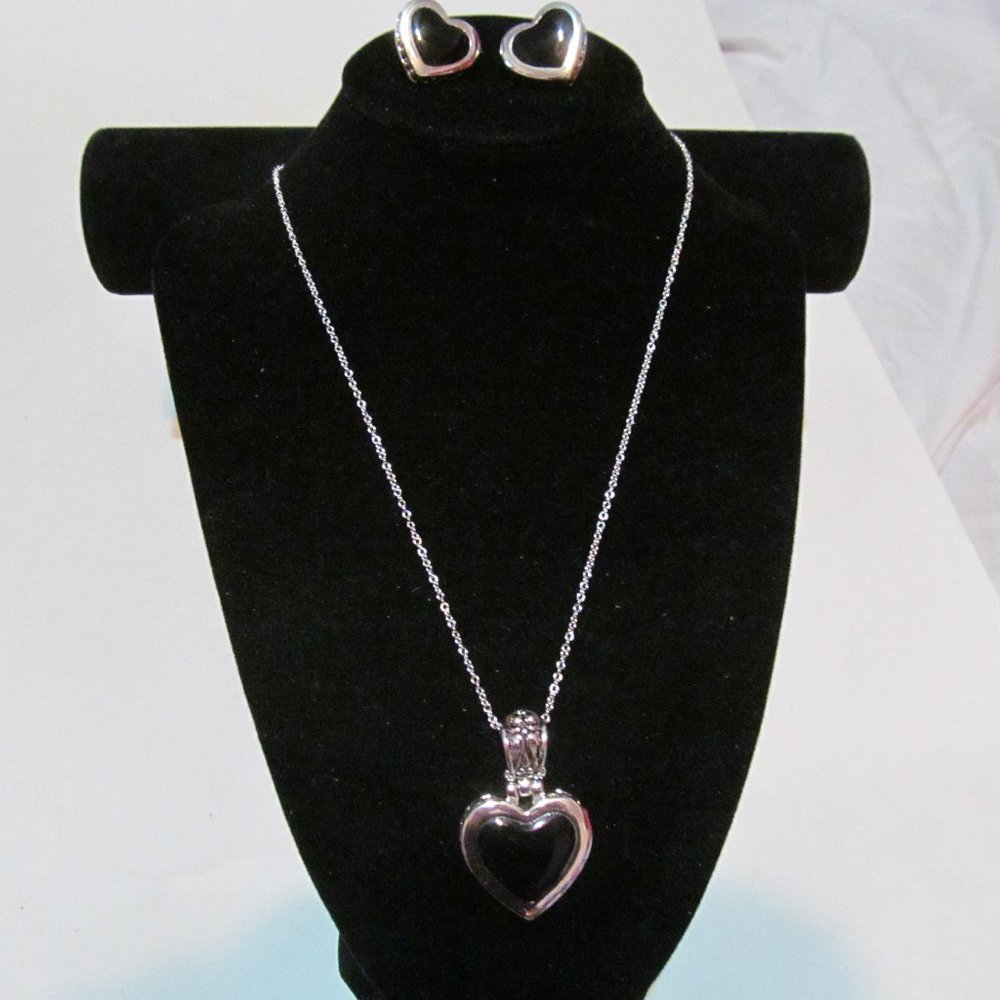 Three piece set silver tone hearts necklace pierced earrings new